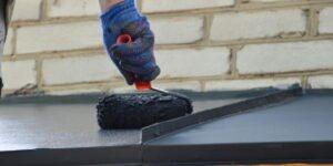 3 Tips on Painting Your Existing Metal Roof