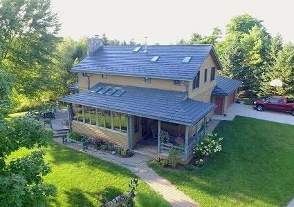 Picture of a homes roof